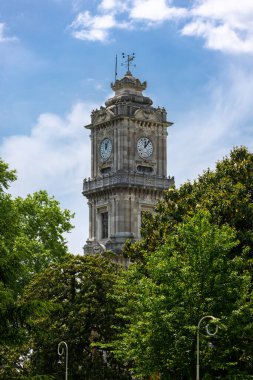 Dolmabahce Saat Kulesi, İstanbul 'daki Dolmabahce Sarayı' nın önünde bulunan bir saat kulesidir..