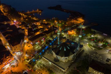 Duzce ilindeki Akcakoca Kasabası kıyı manzarası