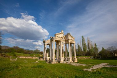 Afrodisias Antik Şehir. (Afrodizyaklar) Tanrıça Afrodit 'e adanmış birçok antik şehrin ortak adı. Afrodizyak denilen şehirlerin en ünlüsü. Karacasu - Aydn, Türkiye