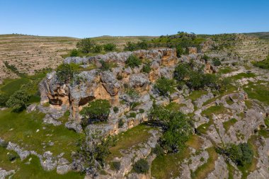 Mardin 'in Savur ilçesine bağlı Hisarkaya Köyü (Kelapozre), tarihi ve doğası ile etkilenir..