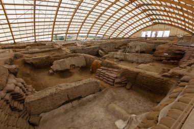 Çatalhöyük olduğunu en eski dünya ile büyük şehirde Neolitik ve Kalkolitik Çumra, Konya şehir yerleşim en iyi korunmuş. Bu yaklaşık 7500 M.ö. yılında inşa edilmiştir