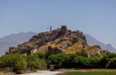 Türkiye 'de bir dağdaki Van kalesi