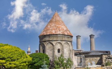 Double Minaret Madrasa, Seljuk dönemine aittir. Erzurum ilinin tarihi ve turistik sembolü. Erzurum, Türkiye