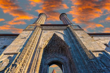Double Minaret Madrasa, Seljuk dönemine aittir. Erzurum ilinin tarihi ve turistik sembolü. Erzurum, Türkiye