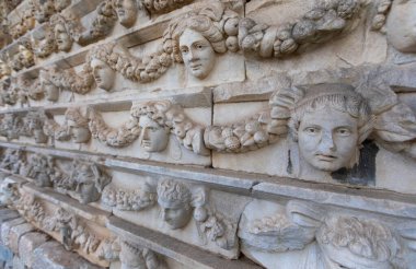 Afrodisias Antik Şehir. (Afrodizyaklar) Tanrıça Afrodit 'e adanmış birçok antik şehrin ortak adı. Afrodizyak denilen şehirlerin en ünlüsü. Karacasu - Aydn, Türkiye