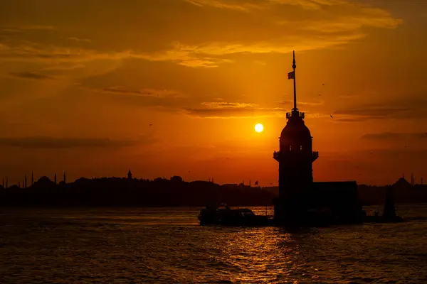 Девичья Башня Красивым Оранжевым Закатом Стамбул Индейка Kiz Kulesi Башня — стоковое фото
