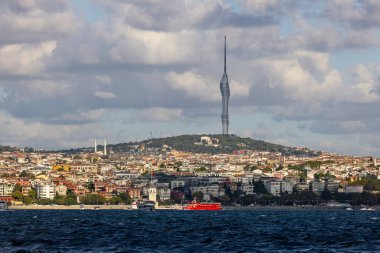 İstanbul İli, Skdar İlçesi, Boğaz manzarası, Amlca Kulesi, Bakire Kulesi ve İlahiyat Camisi.