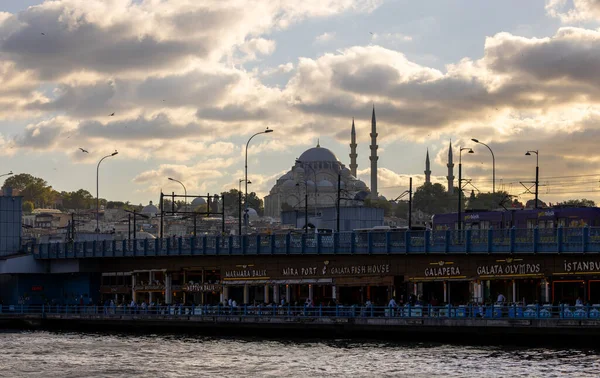 Istanbul Turquie Septembre 2023 Pont Galata Mosquée Suleymaniye Arrière Plan — Photo