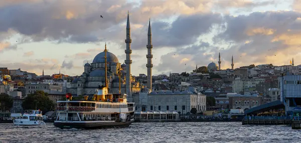Estambul Turquía Septiembre 2023 Nueva Mezquita Yeni Cami — Foto de Stock