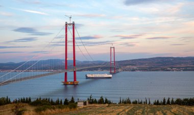 İki kıtayı birbirine bağlayan yeni köprü 1915 kanakkale köprüsü (dardanelles köprüsü), Çanakkale, Türkiye