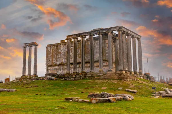 Avdarhisar 'daki antik şehir Aizanoi ve Zeus Tapınağı