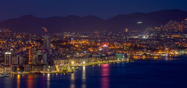 İzmir, Türkiye, 16 Mayıs 2022: Konak İlçesi Gece Görüşü, Gndodu Meydanı.