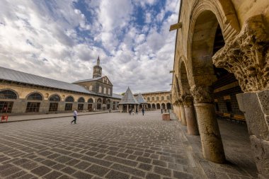 Diyarbakir 'in merkezindeki tarihi büyük cami, hindi