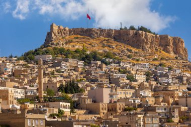 Türkiye 'nin güneydoğusunda yer alan Mardin Şatosu ile Eski Mardin' in (Eski Mardin) antik ve taş evleri