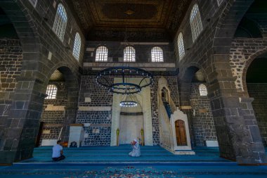 DIYARBAKIR, TURKEY, 05 Ekim 2023: Diyarbakır 'ın merkezi olan Ulu Cami manzarası,
