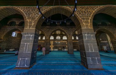 DIYARBAKIR, TURKEY, 05 Ekim 2023: Diyarbakır 'ın merkezi olan Ulu Cami manzarası,