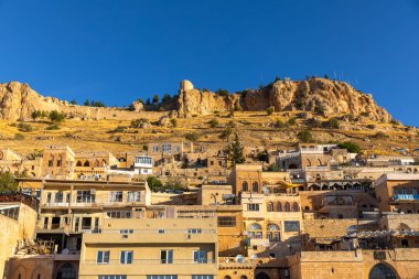 Türkiye 'nin güneydoğusunda yer alan Mardin Şatosu ile Eski Mardin' in (Eski Mardin) antik ve taş evleri