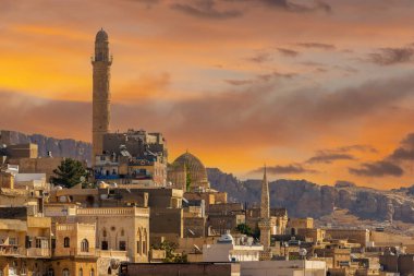 Türkiye 'nin güneydoğusunda yer alan Mardin Şatosu ile Eski Mardin' in (Eski Mardin) antik ve taş evleri