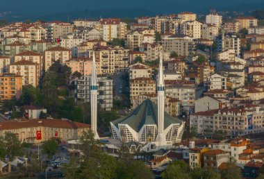 Duzce, Türkiye, 19 Mayıs 2023: Duzce ilindeki Akcakoca Kasabası kıyı manzarası
