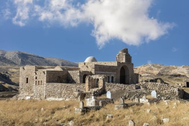 Makale şehrinin güzel manzaraları hindinin anahtarına sahip..
