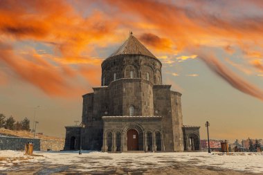 Kars ilindeki Havariler ya da Manastır Kilisesi (Türkçe adı; Kumbet Camii) Türkiye 'nin tatil beldeleri. Doğu Anadolu bölgesi, Trkiye