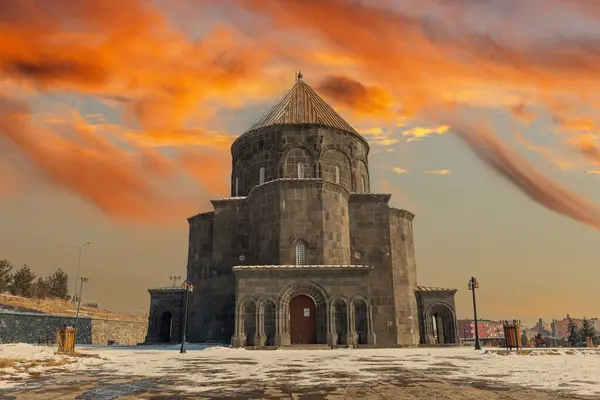 Kars ilindeki Havariler ya da Manastır Kilisesi (Türkçe adı; Kumbet Camii) Türkiye 'nin tatil beldeleri. Doğu Anadolu bölgesi, Trkiye