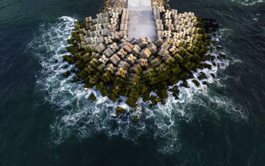 Duzce ilindeki Akcakoca Kasabası kıyı manzarası