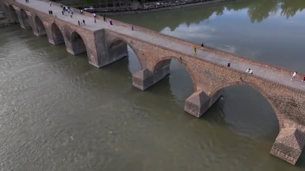 Pemandangan Jembatan Bermata Sepuluh Bersejarah Gozlu Kopru — Stok Video