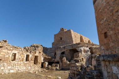 Makale şehrinin güzel manzaraları hindinin anahtarına sahip..