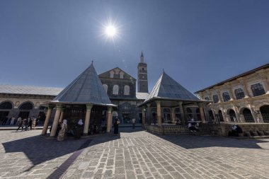 DIYARBAKIR, TURKEY, 05 Ekim 2023: Diyarbakır 'ın merkezi olan Ulu Cami manzarası,