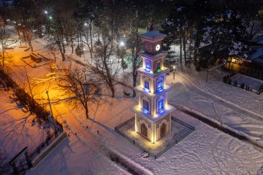 Erzincan ilindeki saat kulesi kar altını ve gece görüntüsü, Türkiye