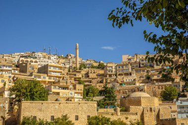 Türkiye 'nin güneydoğusunda yer alan Mardin Şatosu ile Eski Mardin' in (Eski Mardin) antik ve taş evleri