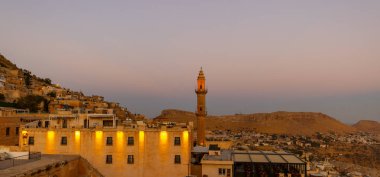 Türkiye 'nin güneydoğusunda yer alan Mardin Şatosu ile Eski Mardin' in (Eski Mardin) antik ve taş evleri