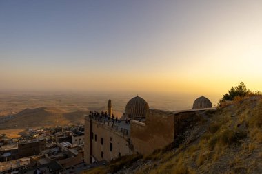 Türkiye 'nin güneydoğusunda yer alan Mardin Şatosu ile Eski Mardin' in (Eski Mardin) antik ve taş evleri