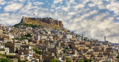 Türkiye 'nin güneydoğusunda yer alan Mardin Şatosu ile Eski Mardin' in (Eski Mardin) antik ve taş evleri