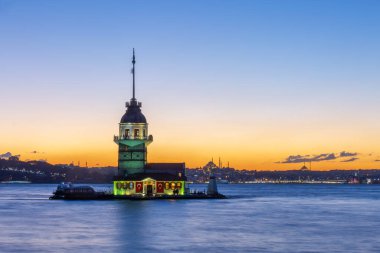 Bakire Kulesi ve İstanbul kenti Türkiye 'nin ufuk çizgisi şehir merkezi