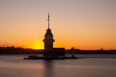 Bakire Kulesi ve İstanbul kenti Türkiye 'nin ufuk çizgisi şehir merkezi