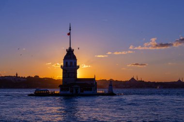 Bakire Kulesi ve İstanbul kenti Türkiye 'nin ufuk çizgisi şehir merkezi