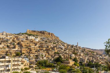 Türkiye 'nin güneydoğusunda yer alan Mardin Şatosu ile Eski Mardin' in (Eski Mardin) antik ve taş evleri