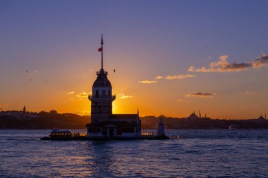 Bakire Kulesi ve İstanbul kenti Türkiye 'nin ufuk çizgisi şehir merkezi
