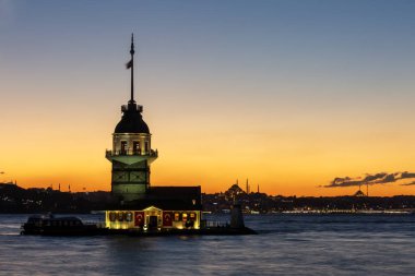 Bakire Kulesi ve İstanbul kenti Türkiye 'nin ufuk çizgisi şehir merkezi