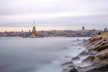 Bakire Kulesi ve İstanbul kenti Türkiye 'nin ufuk çizgisi şehir merkezi