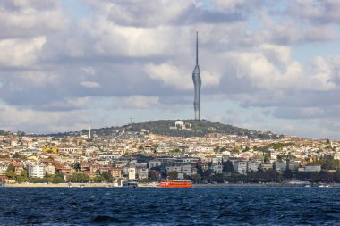 İstanbul İli, Skdar İlçesi, Boğaz manzarası, Amlca Kulesi, Bakire Kulesi ve İlahiyat Camisi.