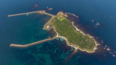 Kocaeli 'nin Kefken Köyü yakınlarındaki Kefken Adası (Türkçe: Kefken Adas)