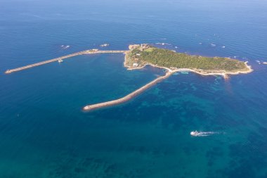 Kocaeli 'nin Kefken Köyü yakınlarındaki Kefken Adası (Türkçe: Kefken Adas)