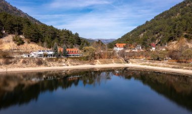 Sunnet Gölü, Bolu 'nun Goynuk ilçesine bağlı bir beldedir..