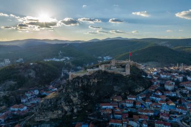 Kastamonu şatosunun tarihi manzarası, Kastamonu, Türkiye yakınlarındaki tepelerde