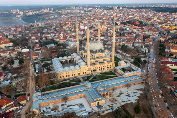 Edirne 'de Selimiye Camii dış görünüşü. Edirne Osmanlı İmparatorluğu 'nun başkentiydi..