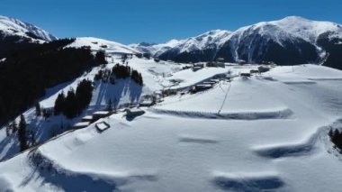 Rize Eyaleti, Kizdere Bölgesi, Mesekoy Köyü, karlı dağ manzaraları ve Petran Platosu