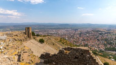 Pergamon Antik Şehrindeki Trajan Tapınağı